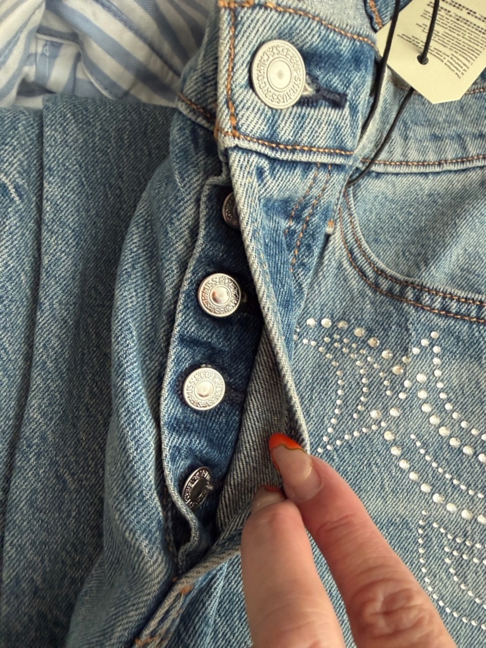 Beyoncé x Levi's Jeans with Rhinestone Swirls - Picture 13 of 13